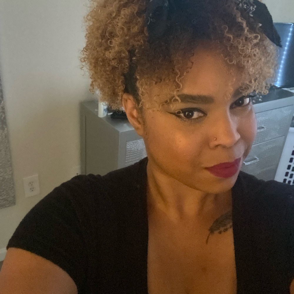 Meet your Posher, Liz